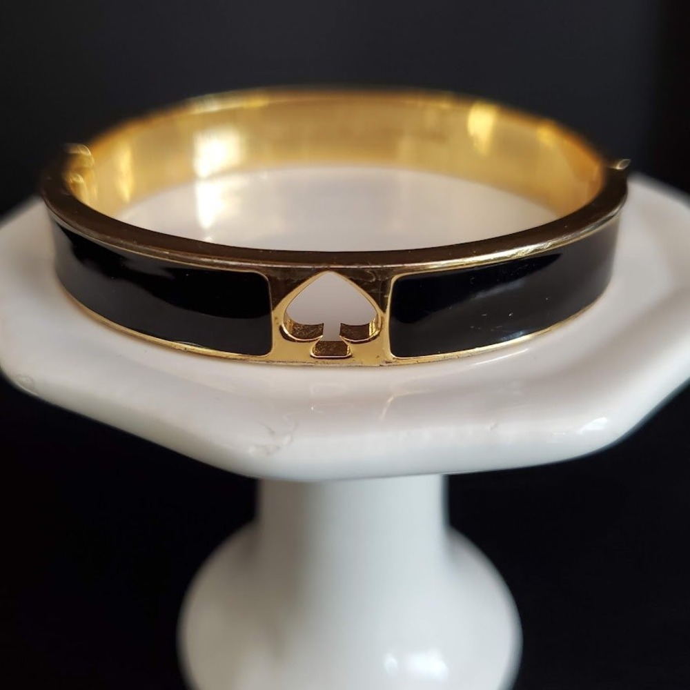 Kate Spade New York Heritage Spade Black Enamel Gold Tone Hinged Bangle Bracelet